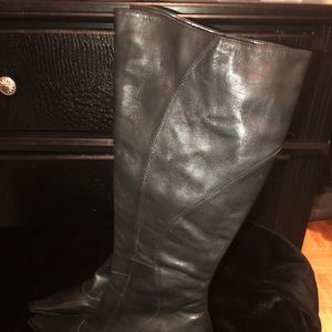 DIBA women black leather boots. Size 8M